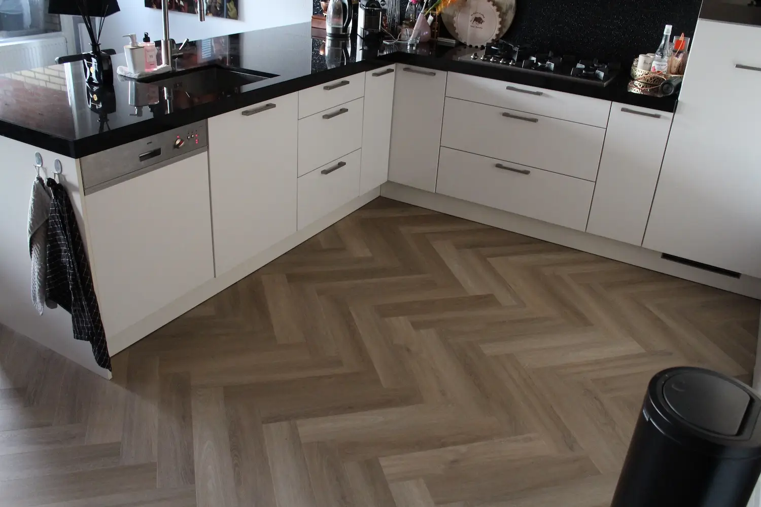 Visgraat PVC vloer keuken