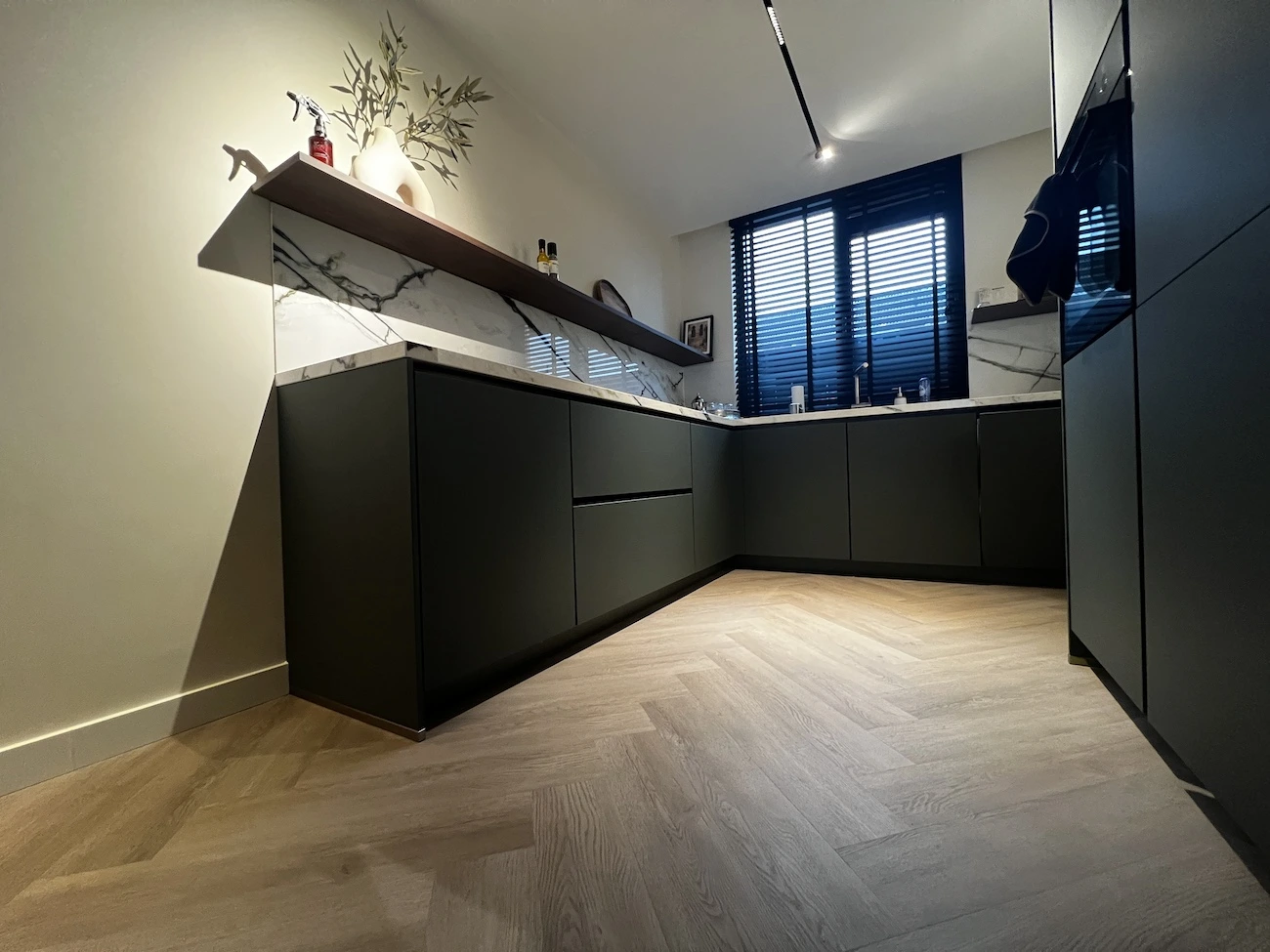 Keuken Belakos visgraat pvc vloer