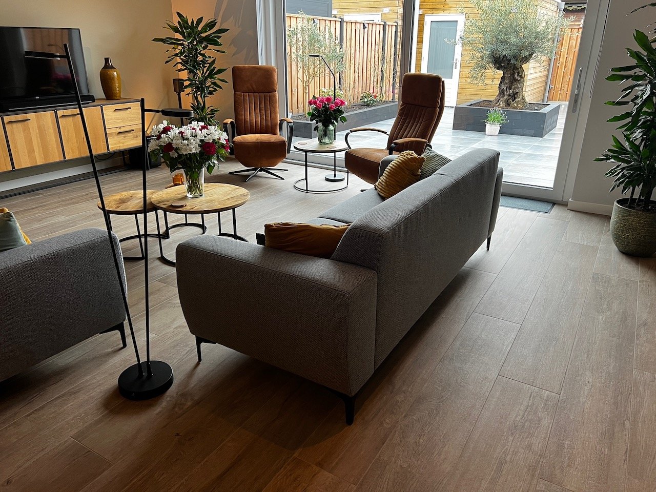 Woonkamer houtlook tegels