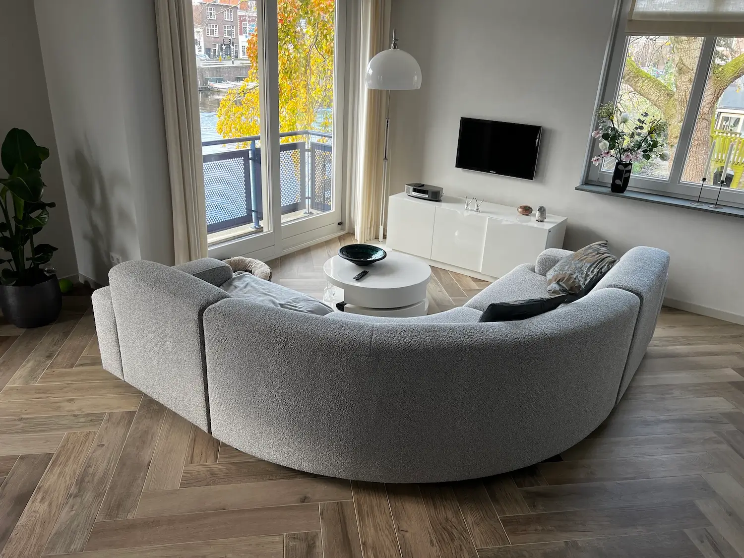 Keramisch parket visgraat vloer leefruimte